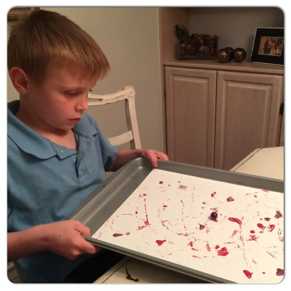 Are you looking for a simple Valentine's Day craft for kids? Check out this easy 3-step Marble Painted Valentine's Day Cards craft. Even toddlers and preschoolers can do it!