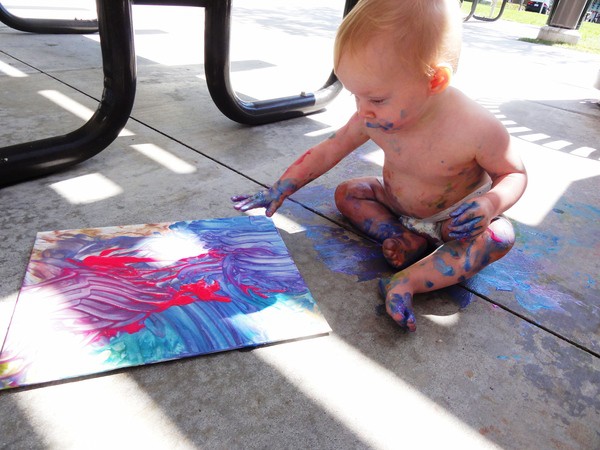 Are you looking for a simple Valentine's Day craft for kids? Check out this easy 3-step Marble Painted Valentine's Day Cards craft. Even toddlers and preschoolers can do it!