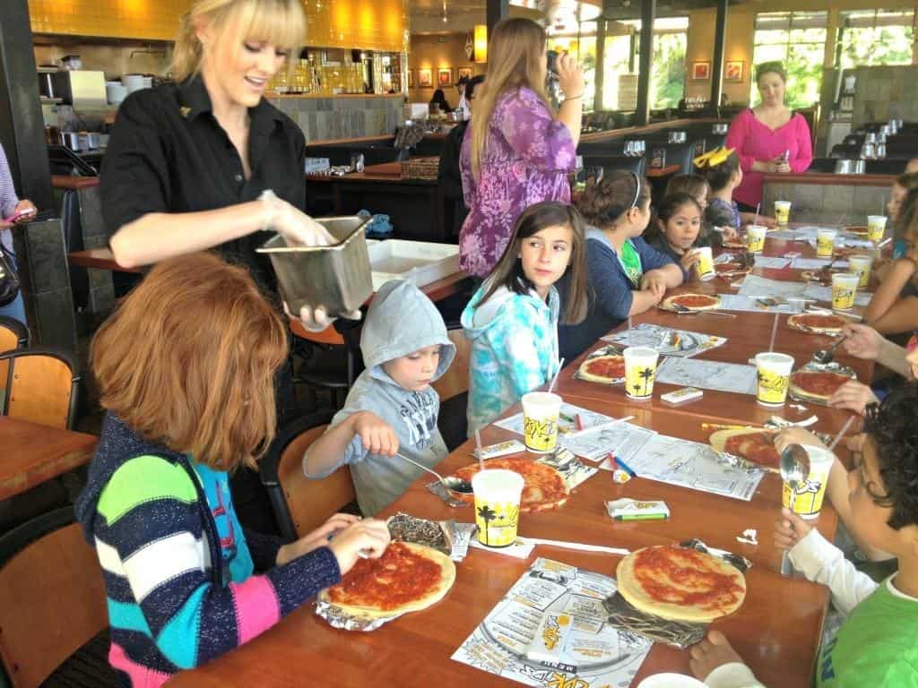 4-Pizza-Parlor-Field-Trips-for-kids-in-southern-california