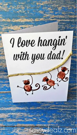 Are you looking for a homemade present for Father's Day that kids can make? Make one of these 25 Father's Day Crafts for Kids! Perfect for preschoolers and elementary school children to make for their dads and grandfathers.