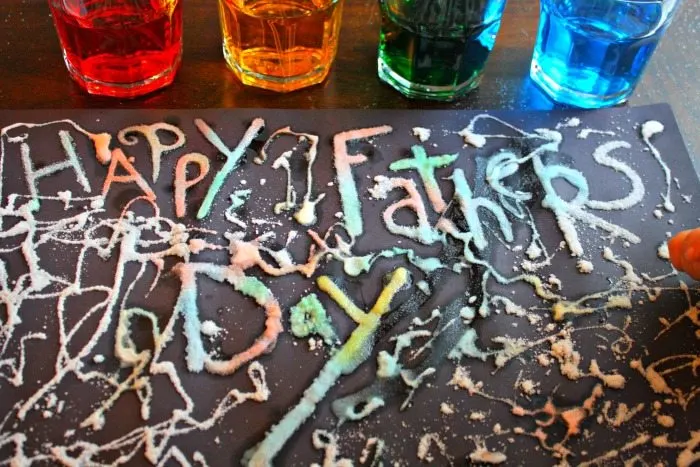 Are you looking for a homemade present for Father's Day that kids can make? Make one of these 25 Father's Day Crafts for Kids! Perfect for preschoolers and elementary school children to make for their dads and grandfathers.