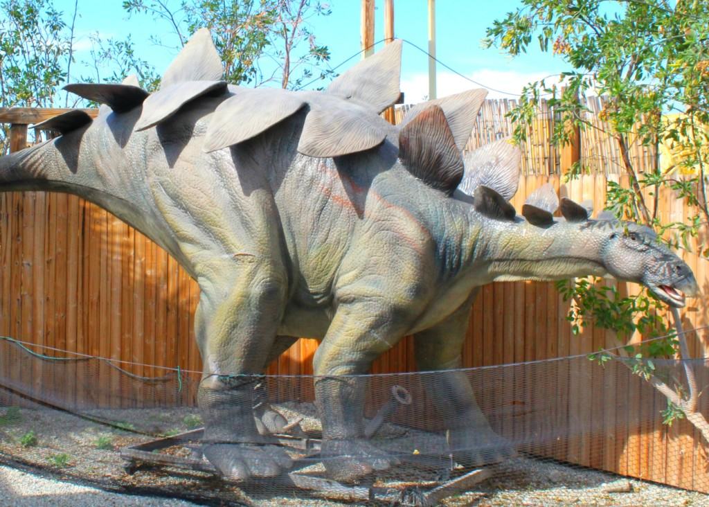 park with dinosaurs near me