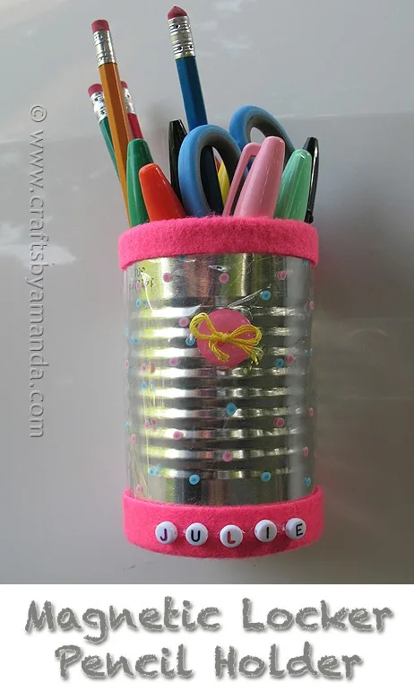 Are you a teacher or daycare provider looking for a back-to-school craft or your students? Then check out these 25+ Easy Back To School Crafts that are perfect for preschool and elementary school students, including toddlers.