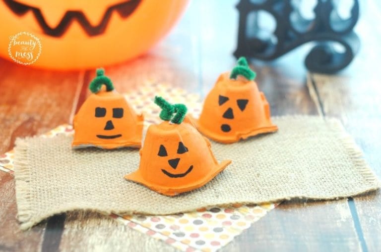 Are you a teacher or daycare provider looking for an easy pumpkin craft for kids? Then look no further! Here are 25 Pumpkin Crafts For Kids that are guaranteed to be fun and inspiring.