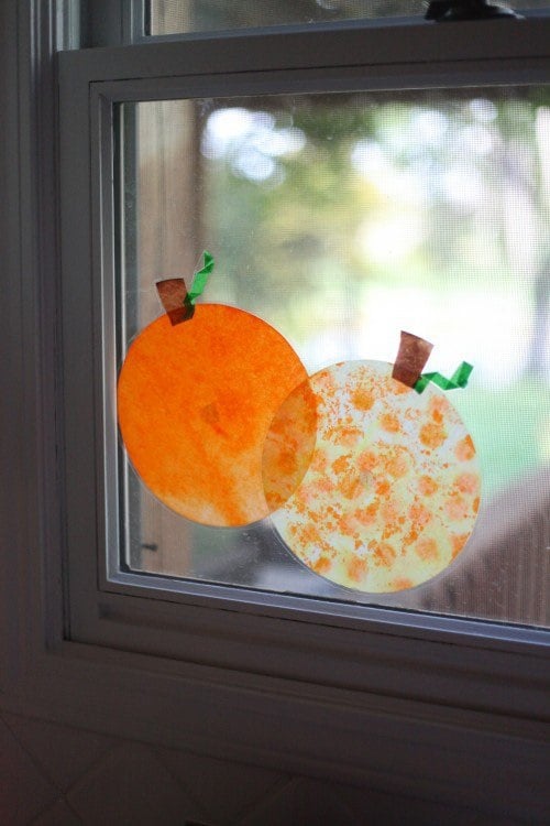 Are you a teacher or daycare provider looking for an easy pumpkin craft for kids? Then look no further! Here are 25 Pumpkin Crafts For Kids that are guaranteed to be fun and inspiring.