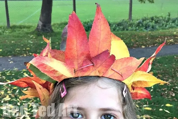 Are you looking for a fun fall craft for kids? Check out these 25 Easy Leaf Crafts for Kids and Preschoolers that are perfect for the autumn season.