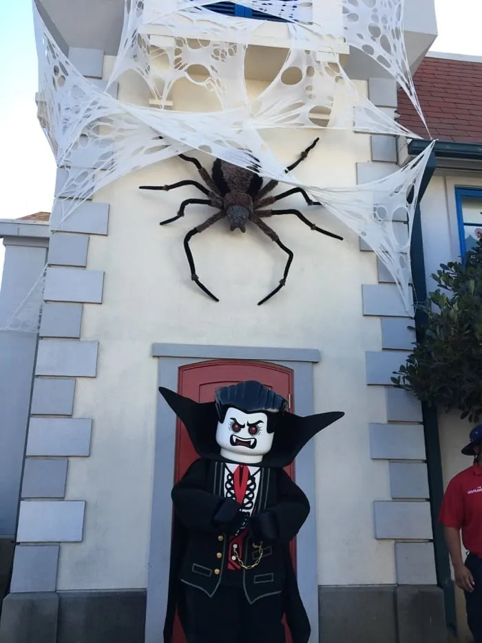 Brick or Treat Party Nights at LEGOLAND California Resort is back with more Halloween excitement and extended Park open hours! The entire Park is open every Saturday night in October and filled with live entertainment, trick or treating, costume contests, LEGO crafts and more.