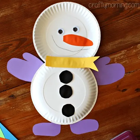 Check out these 15 Easy Snowman Crafts for Kids! They are perfect for children for all ages, including preschoolers and day care providers.