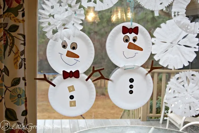 Check out these 15 Easy Snowman Crafts for Kids! They are perfect for children for all ages, including preschoolers and day care providers.