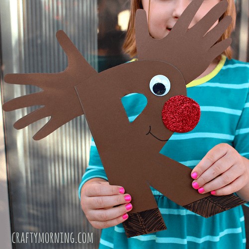 Are you looking for a very simple and easy reindeer craft to make this holiday season? Look no further! Check out these 15 Easy Reindeer Crafts For Kids that are perfect for children of ages including preschoolers and toddlers. With a few simple craft supplies and a bottle of glue, the following reindeer crafts are sure to be the hit of the party this holiday season!