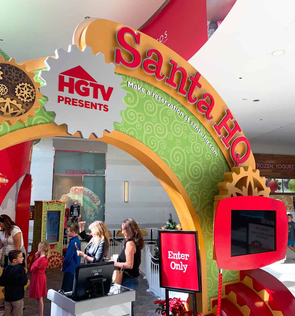 Susan's Disney Family: HGTV presents Santa HQ at the Deptford Mall! A must  do! #SantaHQ