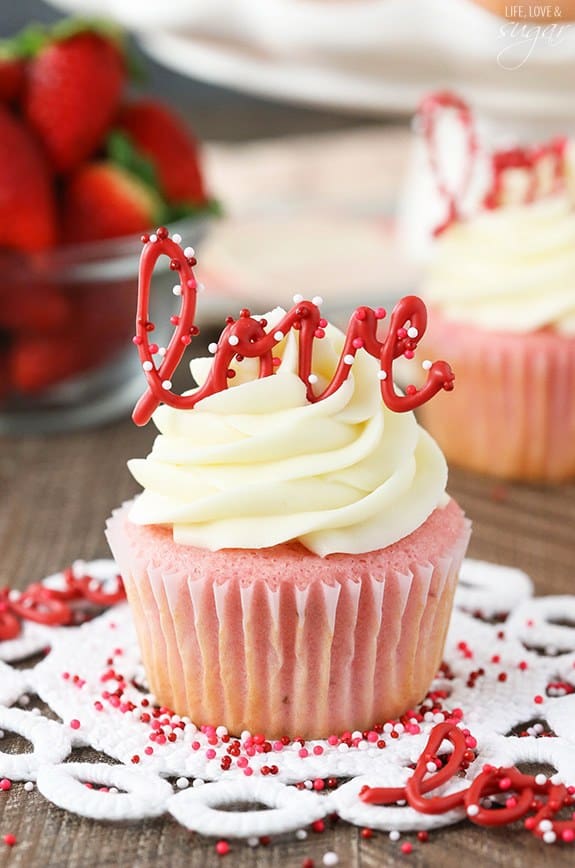 Are you looking for an easy to make Valentine's Day cupcake recipe for kids? It'll be love at first bite with one of these indulgent seal-the-deal Valentine's Day treats. Ideal for classroom and office parties.