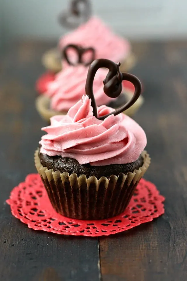 Are you looking for an easy to make Valentine's Day cupcake recipe for a party? It'll be love at first bite with one of these indulgent seal-the-deal Valentine's Day treats. Ideal for classroom and office parties.
