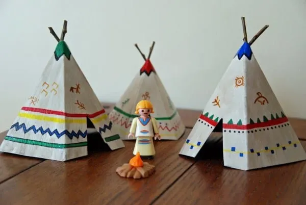 Are you learning about Native American History? When learning about Native American Indians, children love making Indian arts and crafts. To go along with your lesson plan, check out this list of 13 Native American Craft for Kids which includes Indian headbands, necklaces, teepees, handprints and more.