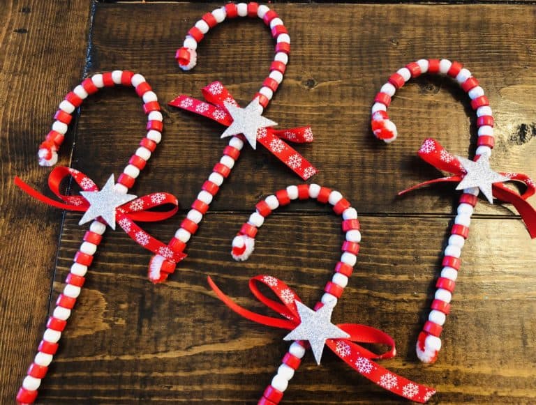 pipe cleaner candy cane craft for toddlers