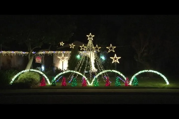 Spur Court Christmas Lights Chino