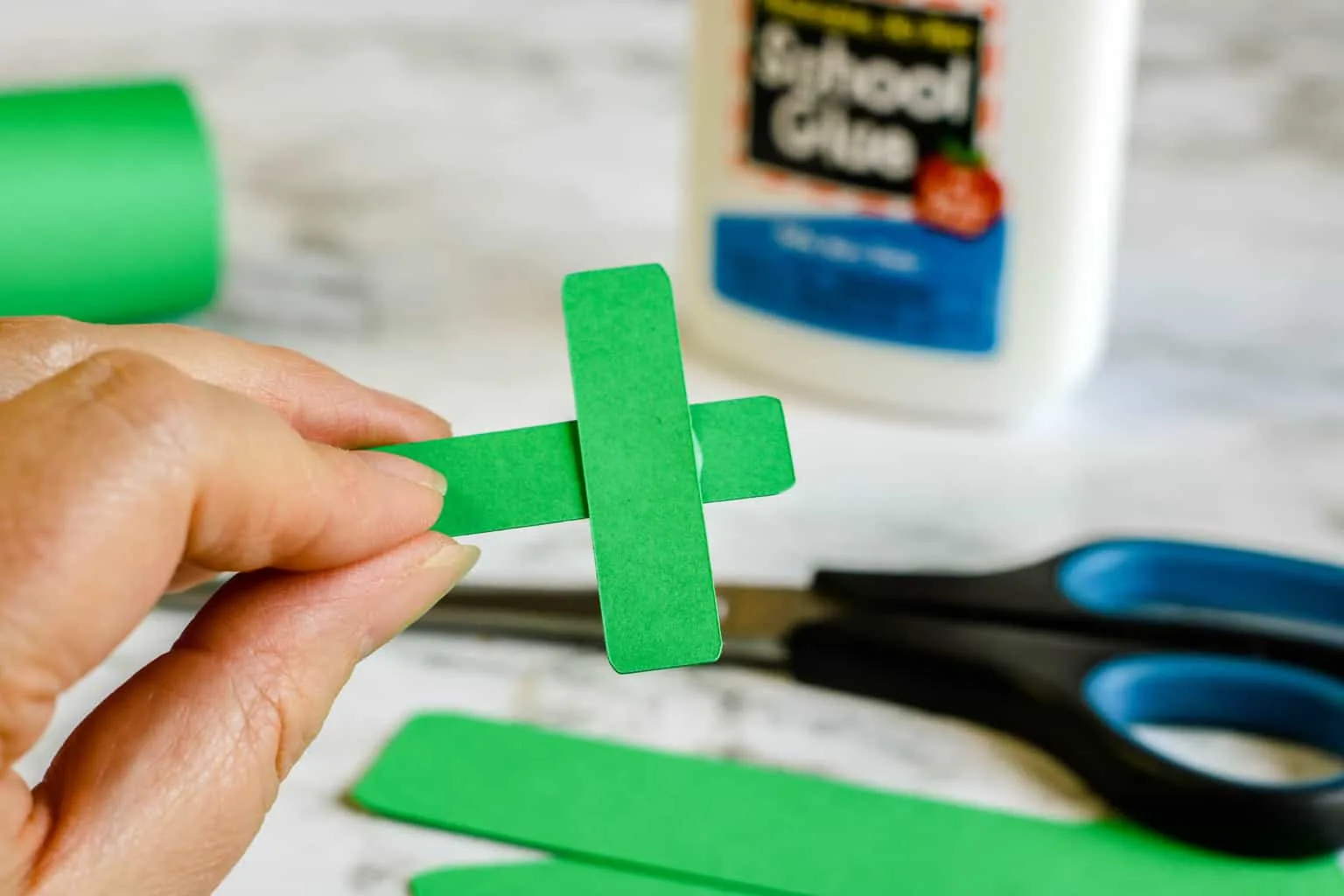 Step by step directions for how to make an airplane out of a toilet paper roll